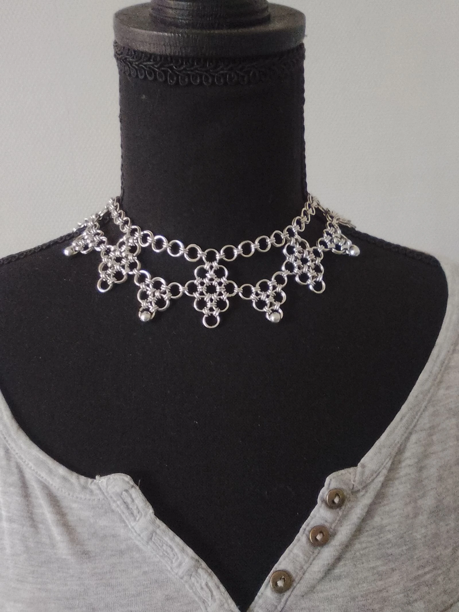 Collier choker décolleté chainmail japonais 